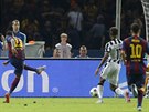 Neymar (vlevo), útoník Barcelony, skóruje proti Juventusu a rozhodl o triumfu...