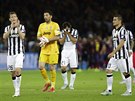 Smutní fotbalisté Juventusu po prohraném finále Ligy mistr