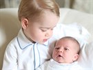 Britský princ George a jeho sestra princezna Charlotte na snímku, který v...