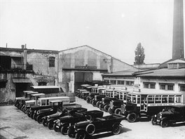 První autobusová gará Rustonka v roce 1925.