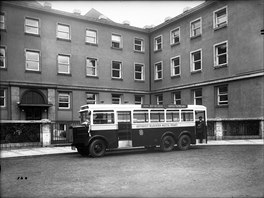 Autobus Tatra 24 v roce 1930.