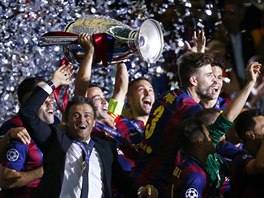 Fotbalisté Barcelony slaví vítzství v Lize mistr.