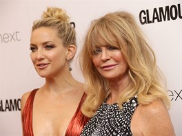 Kate Hudsonová a její matka Goldie Hawnová (Londýn, 2. června 2015)