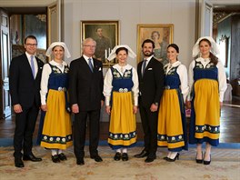 Švédská královská rodina: princ Daniel, korunní princezna Victoria, král Carl...