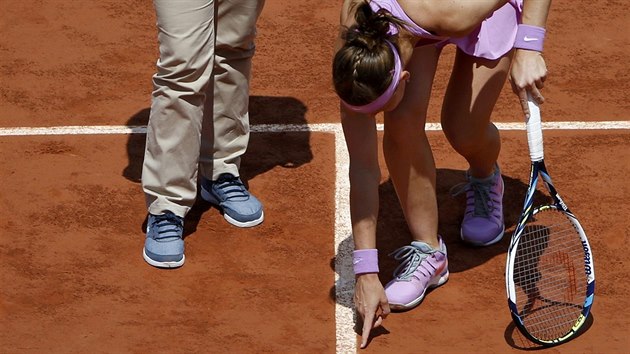 HELE TADY! esk tenistka Lucie afov diskutuje s rozhod o spornm mku ve tvrtfinle Roland Garros.