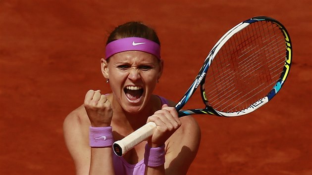POSTUPOV EV.  esk tenistka Lucie afov  se raduje z postupu do semifinle Roland Garros.