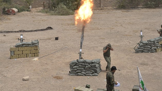 Šíitské milice u iráckého Bajdží (3. června 2015).