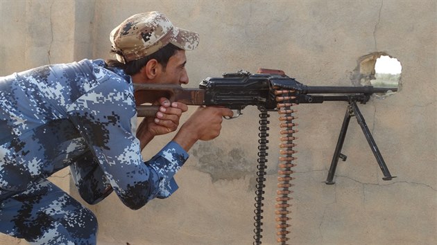 Irck federln policista bojuje u Husajby (4. ervna 2015).