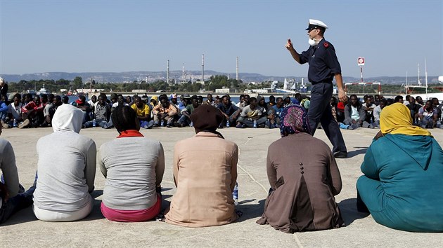 Uprchlci na Siclii (3. ervna 2015).