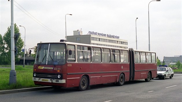 Autobus Ikarus 280.80 na lince 233 v Kosteleck ulici