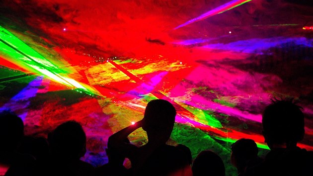 Třikrát denně je možno sledovat unikátní barevnou laser show.