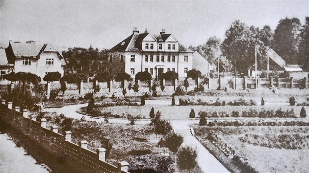 Poteck nemocnice na archvnm snmku z roku 1929.
