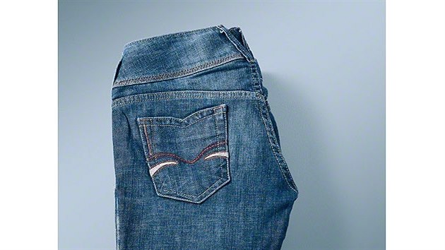 Zdánlivě odolné džíny jsou velmi citlivé jak na praní, tak na sušení.