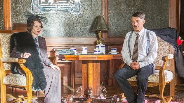 Hitler rozmlouvá herečce vztah se svým ministrem - Táňa Pauhofová a Pavel Kříž  při závěrečném natáčení  filmu Lída Baarová