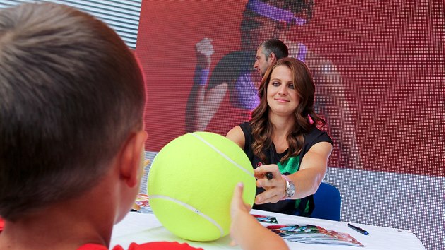 Lucie afov se v Prostjov podepisovala fanynkm a fanoukm.