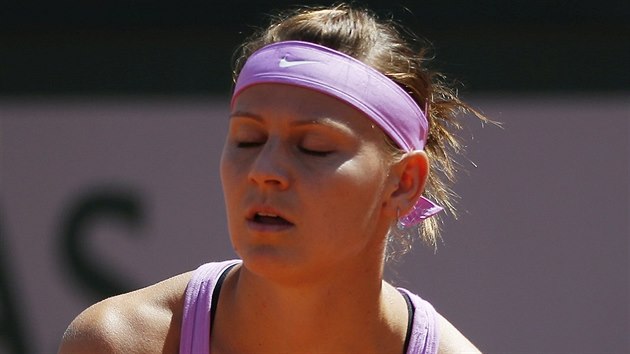 Lucie afov po nezvldnutm returnu ve finle Roland Garros