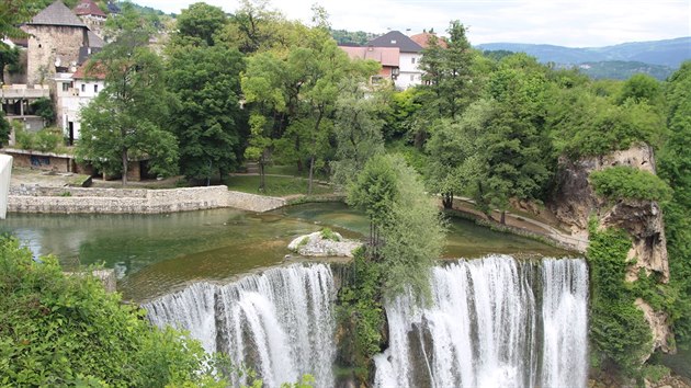 Vodopády a historické město Jajce stojí rozhodně za výlet, třeba i z chorvatské riviéry.