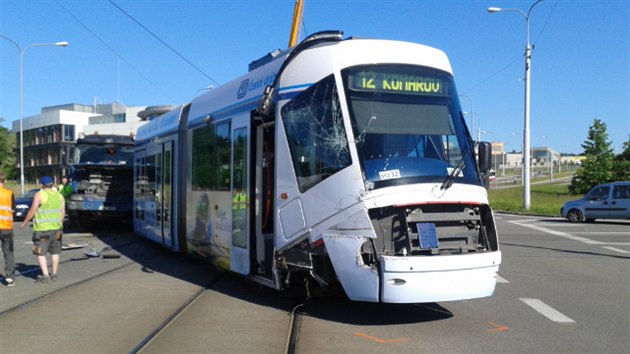 V Brn se srazil nkladn vz s tramvaj.