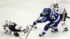 Jonathan Toews (vpravo) a Patrick Kane zejm ve tetím finále nenastoupí v jedné ad. 