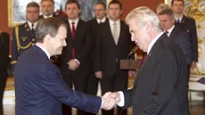 Prezident Miloš Zeman a ministr školství Marcel Chládek při jmenování kabinetu...