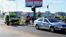 Na Borských polích havarovala sanitka záchranné slu�by. Na k�i�ovatce se...