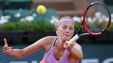 Petra Kvitová v osmifinálovém duelu Roland Garros s Timeou Bacsinszkou ze...