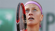 Petra Kvitová v osmifinálovém duelu Roland Garros s Timeou Bacsinszkou ze...