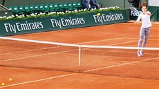 Lucie afáová na Roland Garros ped utkáním s Marií arapovovou.