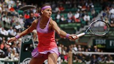 Lucie afáová bhem osmifinálového duelu Roland Garros s Marií arapovovou.