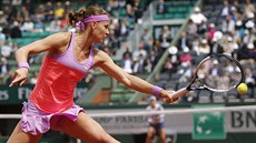 Lucie afáová bhem osmifinálového duelu Roland Garros s Marií arapovovou.