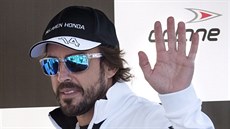 Fernando Alonso zdraví diváky Velké ceny Kanady.