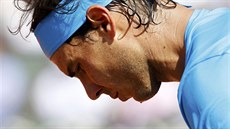 DŘINA. Rafael Nadal se v utkání s Novakem Djokovičem hodně zapotil.
