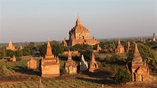 Starobylé chrámy v Baganu jsou jedním z oblíbených míst, odkud veer co veer...