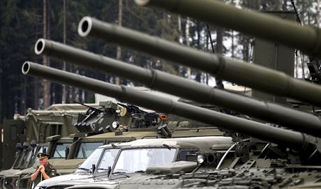 Ruská obrnná vozidla na vojenském veletrhu Armáda 2015 v tzv. Vlasteneckém...