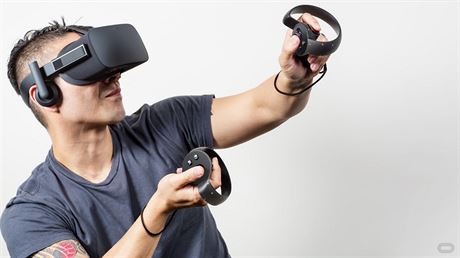 Ilustraní fotografie pilby Oculus Rift a pohybového ovládání Oculus Touch