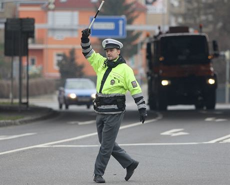 Runá kiovatka je pehlcená auty a v dopravních pikách na ní vznikají...