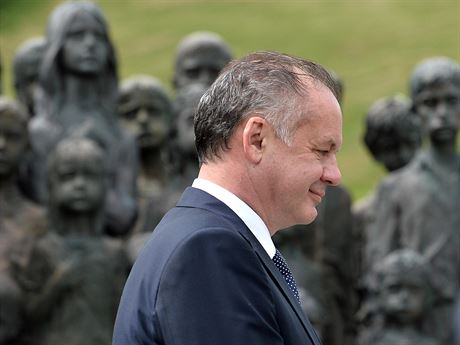 Slovenský prezident Andrej Kiska navtívil  památník v Lidicích a poklonil se...