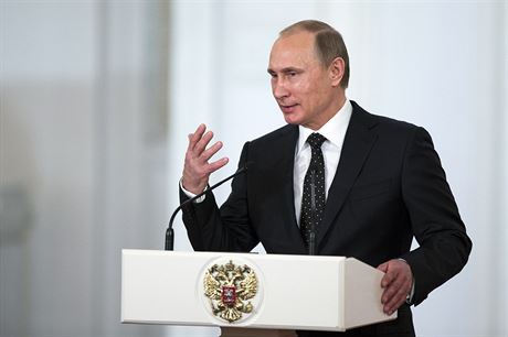 Ruský prezident Vladimir Putin bhem projevu ped pedáváním státních ocenní v...