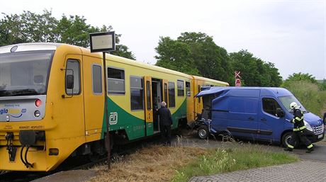 Stet dodávky a osobního vlaku ve Stapolích na Rokycansku. (18. ervna)