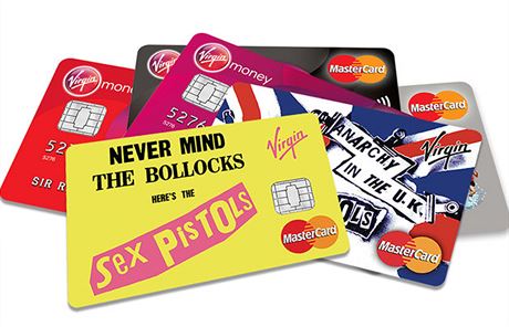 Bankovní karty s logem legendární punkové kapely Sex Pistols.