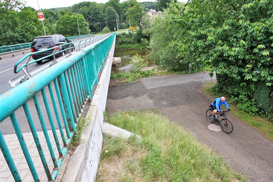 Nová cyklostezka koní pod Doubským mostem.