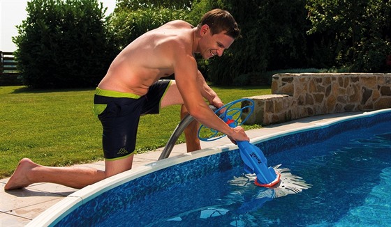 Poloautomatické vysavae jsou ideální pro nadzemní bazény nebo mení rodinné...