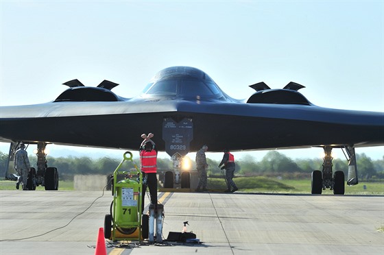 Americký bombardér B-2 na základn ve Fairfordu na Britských ostrovech