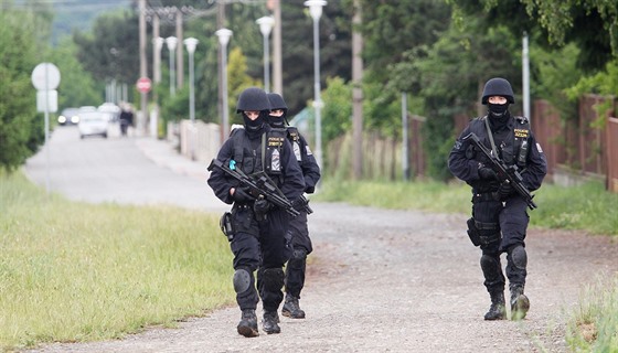 Po mladíkovi pátraly desítky policist. 