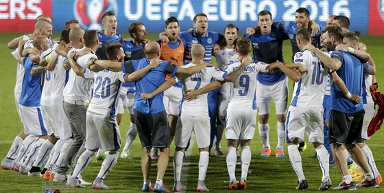 Slovenská radost po vítzství v kvalifikaci o postup na Euro 2016 nad Makedonií.