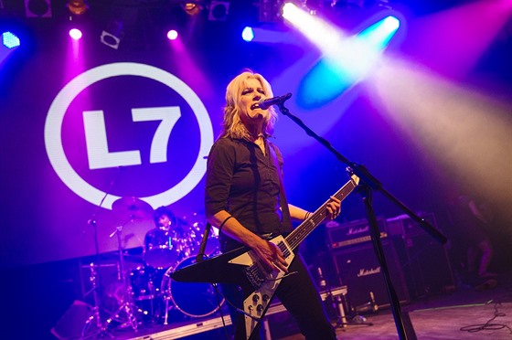 Skupina L7 v praském Lucerna Music Baru, 11. 6. 2015