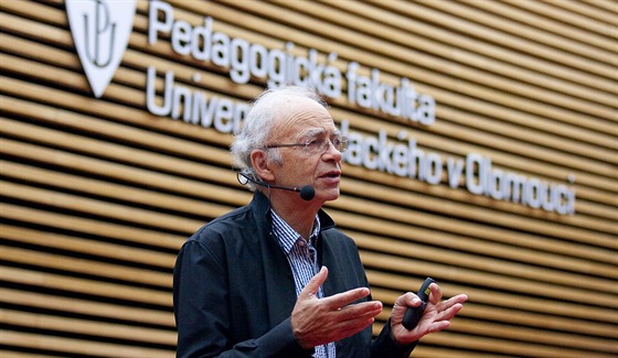 Kontroverzní australský filozof a profesor bioetiky Peter Singer poprvé...