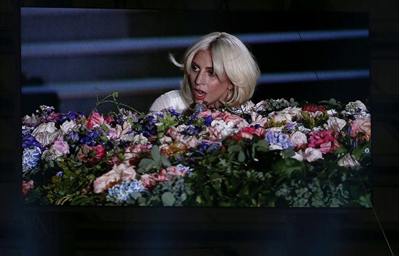 Lady Gaga zazpívala divákm a úastníkm slavnostního zahájení Evropských her v...