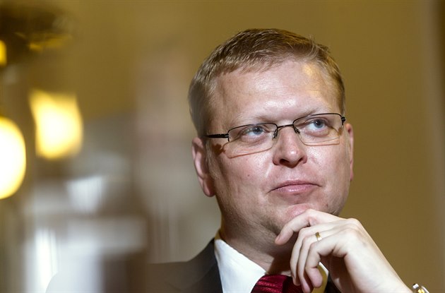 Vicepremiér Pavel B�lobrádek � KDU-�SL a ministryn� práce Michaela Marksová z �SSD se pohádali kv�li mezinárodní úmluv�, kterou schvalovala vláda. Podle Marksové ji lidovci nepochopili
