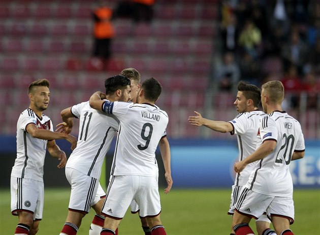 U� SE TO BLÍ�Í. U� v úterý ve�er nastoupí n�me�tí fotbalisté do 21 let v posledním utkání skupiny proti �esku.